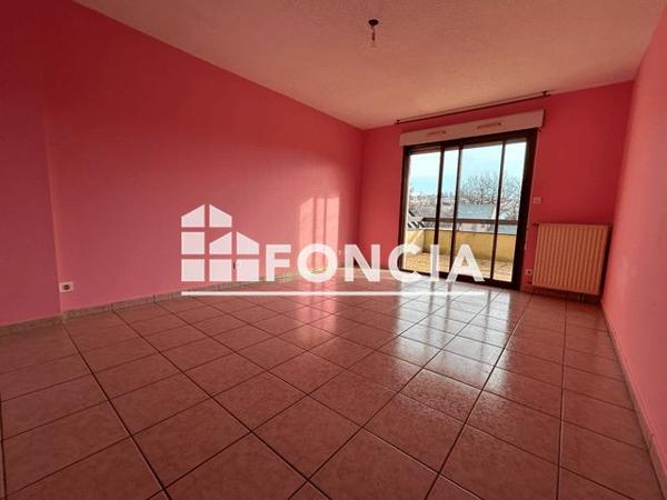 Location Studio 37 m² - AVENUE DES GLYCINES Onet Le Chateau 12850