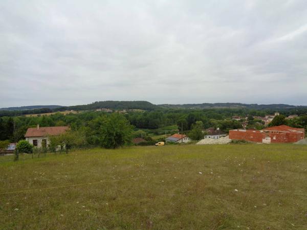 Superbe terrain constructible de 1803 m², vues panoramiques, secteur très calme.