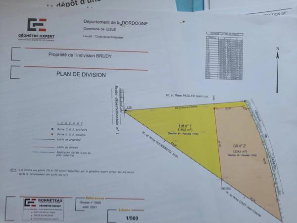 Superbe terrain constructible de 1803 m², vues panoramiques, secteur très calme.