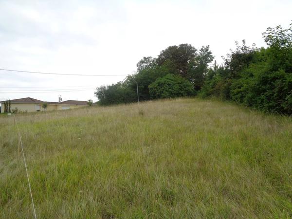 Superbe terrain constructible de 1803 m², vues panoramiques, secteur très calme.