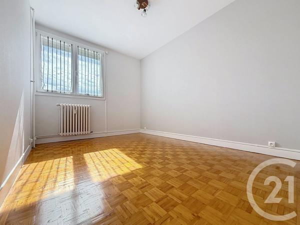 Appartement F5 à vendre  5 pièces - 88,83 m 2   GUERET  - 23