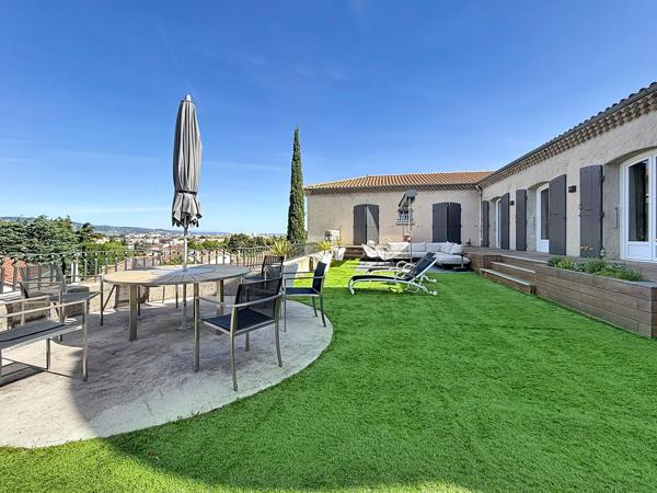 Maison
         7 pièces
        - 300 m² Bien prestige 1 260 000 € *