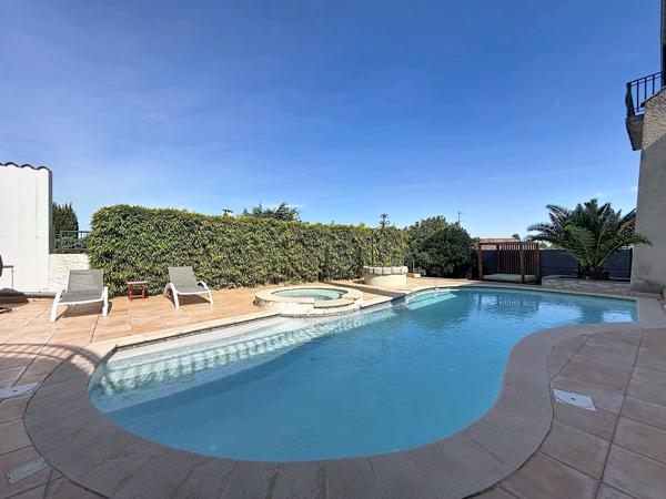 Maison
         7 pièces
        - 300 m² Bien prestige 1 260 000 € *