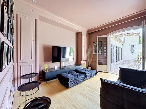 Maison
         7 pièces
        - 300 m² Bien prestige 1 260 000 € *