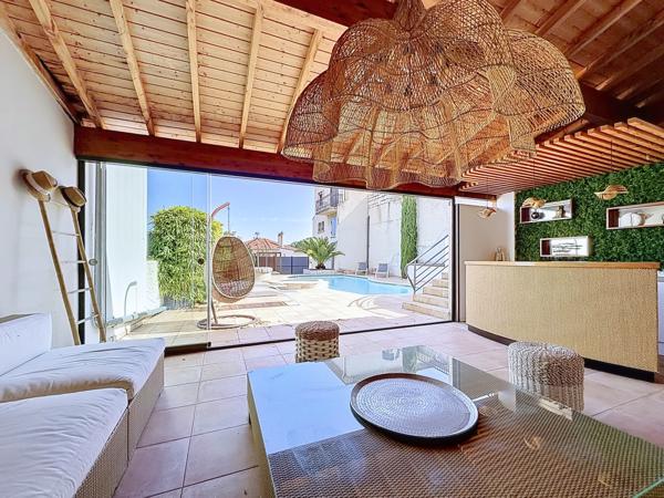 Maison
         7 pièces
        - 300 m² Bien prestige 1 260 000 € *
