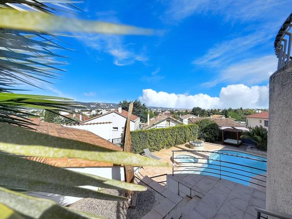 Maison
         7 pièces
        - 300 m² Bien prestige 1 260 000 € *