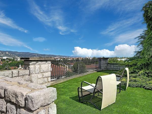 Maison
         7 pièces
        - 300 m² Bien prestige 1 260 000 € *