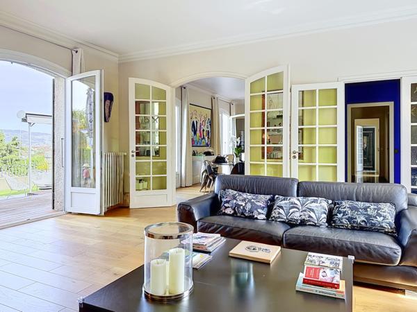 Maison
         7 pièces
        - 300 m² Bien prestige 1 260 000 € *