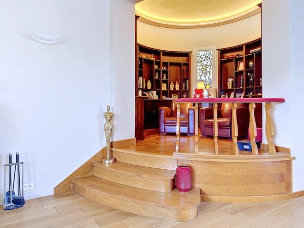 Maison
         7 pièces
        - 300 m² Bien prestige 1 260 000 € *