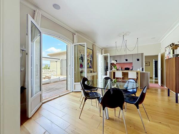 Maison
         7 pièces
        - 300 m² Bien prestige 1 260 000 € *