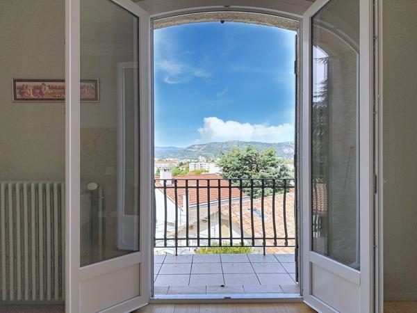 Maison
         7 pièces
        - 300 m² Bien prestige 1 260 000 € *
