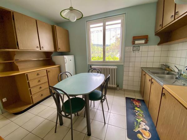 maison individuelle avec jardin et garage
