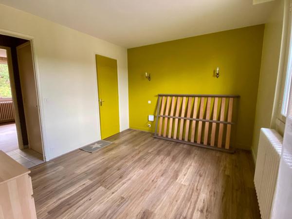 maison individuelle avec jardin et garage