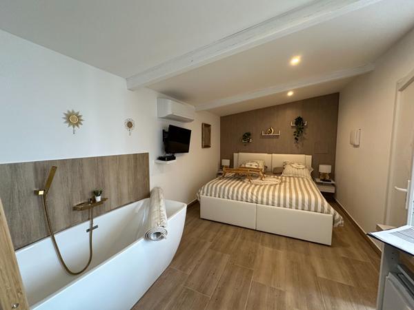 Maison 380 m² divisée en 4 appartements