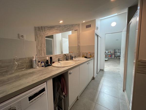 Maison 380 m² divisée en 4 appartements