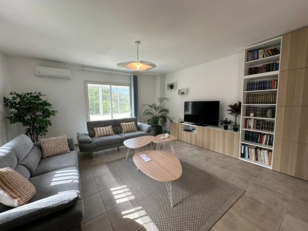 Maison 380 m² divisée en 4 appartements
