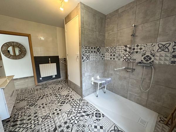 Maison 380 m² divisée en 4 appartements