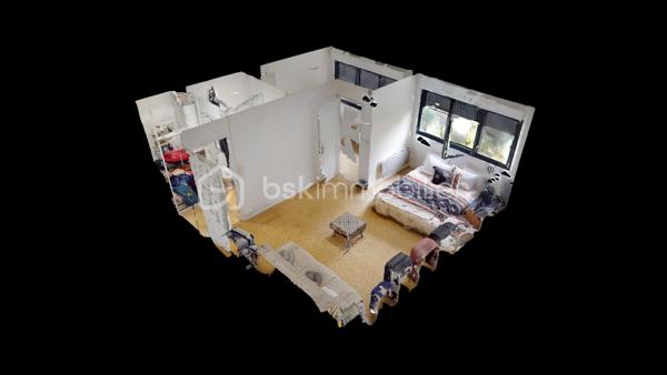 //VISITE VIRTUELLE SUR DEMANDE (meublée et démeublée)\\

Appréciez la liberté de votre propre espace dans ce charmant studio au RDC, de 29 m² situé au cœur de Montargis. Sa vaste pièce principale, lumineuse et agréable, offre un véritable espace de vie à personnaliser selon vos envies. Une cuisine fonctionnelle (rafraîchissement à prévoir), une salle d’eau ainsi qu'une entrée bien agencée viennent parfaire ce plan pensé pour le confort au quotidien.

Que vous soyez primo-accédant, investisseur avisé ou à la recherche d'un pied-à-terre, cet appartement est une véritable opportunité !

La résidence est à quelques minutes de la gare de Montargis, offrant un accès facile aux transports. Un train direct permet de rejoindre Paris en environ une heure.

Les travaux de l’immeuble sont déjà votés, payés et presque terminé, vous n’avez rien à prévoir — posez simplement vos valises.
Un appartement fonctionnel et idéalement situé. À visiter rapidement !

Idéal résidence principale ou investissement.

Taxe foncière 2025 : 688€
—