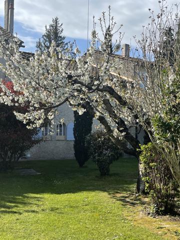 Sénas (13560) Propriété d'exception - 600 m² habitables - 6,4 hectares