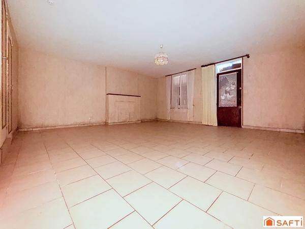 Centre Neuillé Pont Pierre maison, grange et son jardin