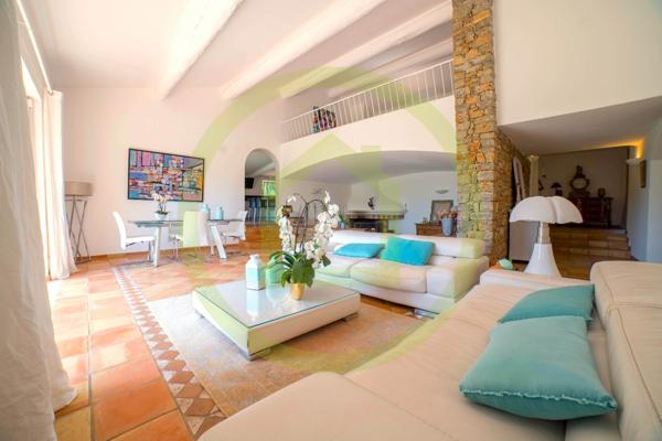 Villa à LORGUES (83510)