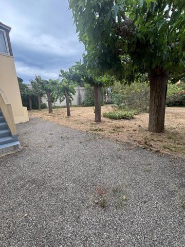Rée de jardin, T2 dans parc de 7000 m2. Parking
