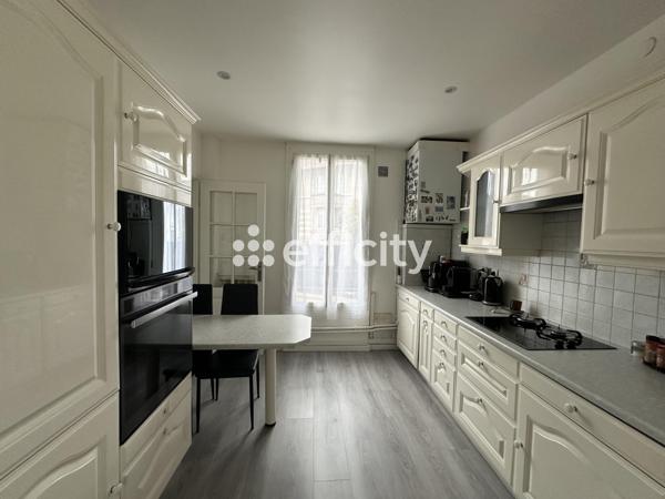 Maison
         5 pièces
        - 102 m² 365 000 € *