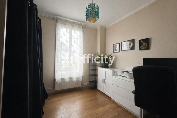 Maison
         5 pièces
        - 102 m² 365 000 € *
