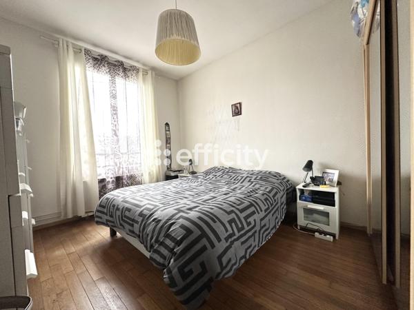 Maison
         5 pièces
        - 102 m² 365 000 € *