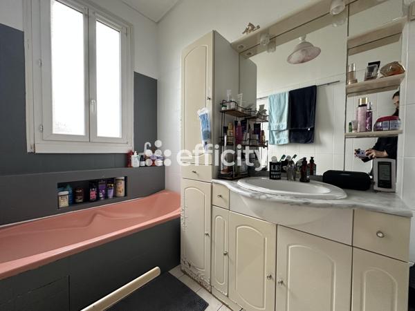 Maison
         5 pièces
        - 102 m² 365 000 € *