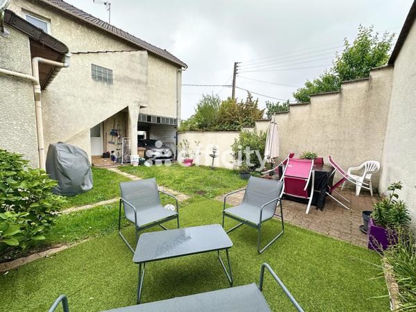 Maison
         5 pièces
        - 102 m² 365 000 € *