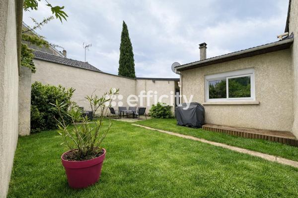 Maison
         5 pièces
        - 102 m² 365 000 € *