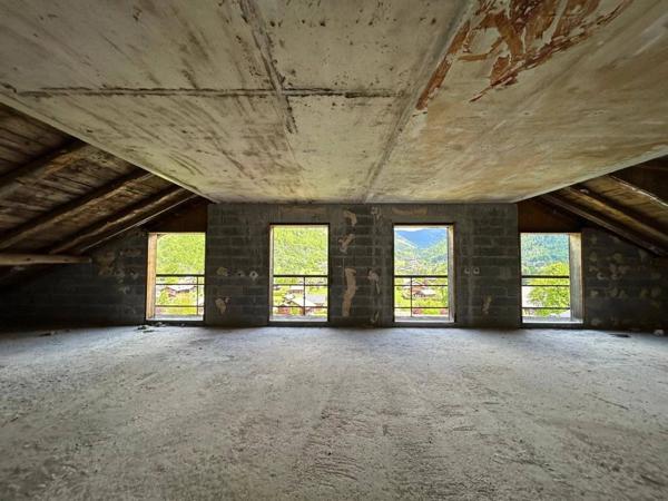 À Acheter – Ensemble Immobilier avec Permis Purgé – Essert-Romand (74110)