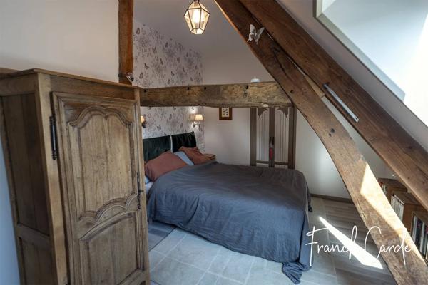 Superbe longère normande mêlant authenticité et modernité, dans un écrin de verdure