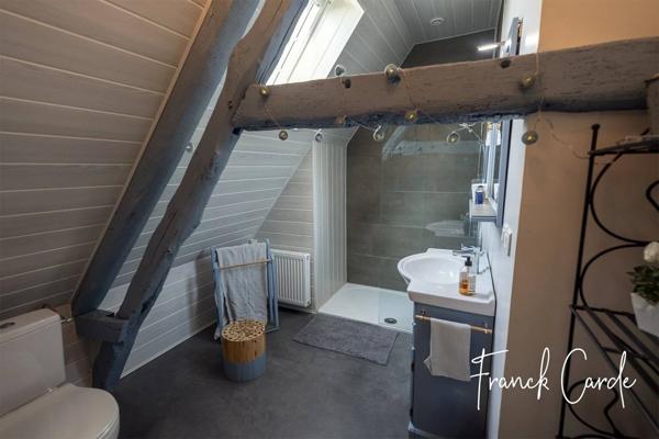 Superbe longère normande mêlant authenticité et modernité, dans un écrin de verdure