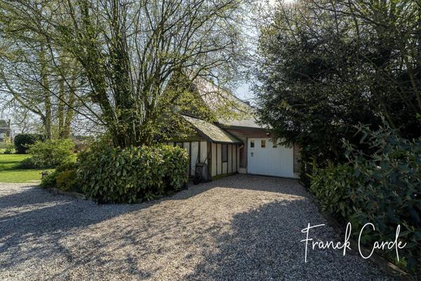 Superbe longère normande mêlant authenticité et modernité, dans un écrin de verdure