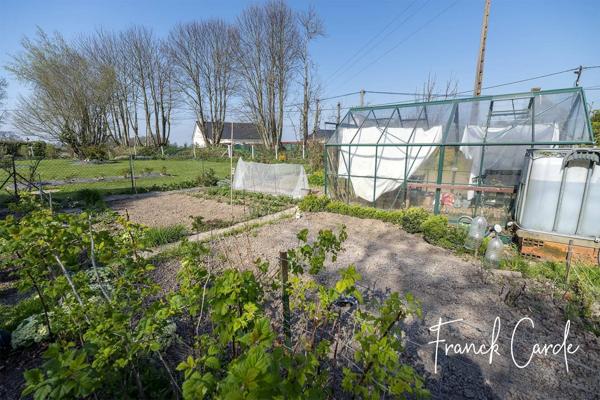 Superbe longère normande mêlant authenticité et modernité, dans un écrin de verdure
