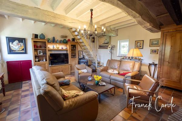 Superbe longère normande mêlant authenticité et modernité, dans un écrin de verdure