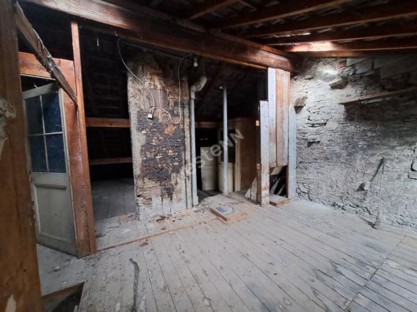 BONNEVILLE _ Appartement à rénover, avec combles aménageables, à vendre