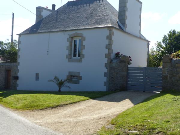 CHARMANT PIED A TERRE BORD DE MER PLEUMEUR BODOU