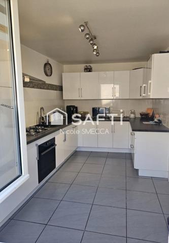 Maison mitoyenne,4 chambres,cuisine équipée,garage