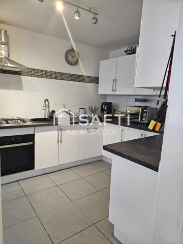 Maison mitoyenne,4 chambres,cuisine équipée,garage