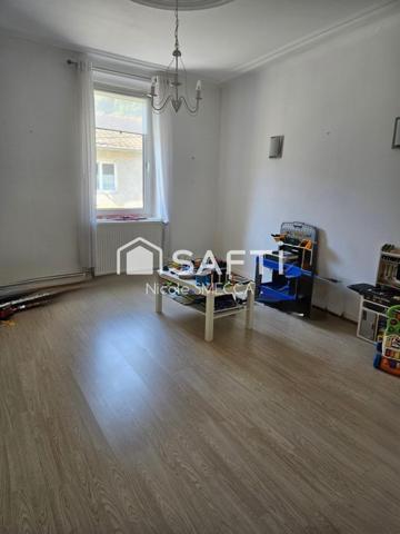 Maison mitoyenne,4 chambres,cuisine équipée,garage