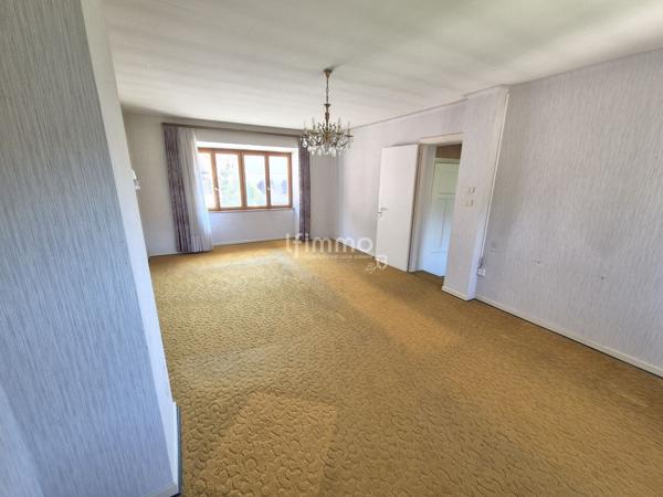 Maison d'environ 142 m2 habitables avec dépendances sous offre.