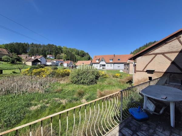 Maison d'environ 142 m2 habitables avec dépendances sous offre.