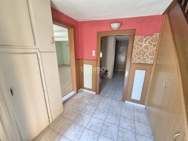 Maison d'environ 142 m2 habitables avec dépendances sous offre.