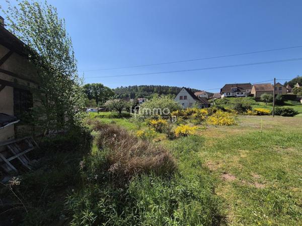 Maison d'environ 142 m2 habitables avec dépendances sous offre.