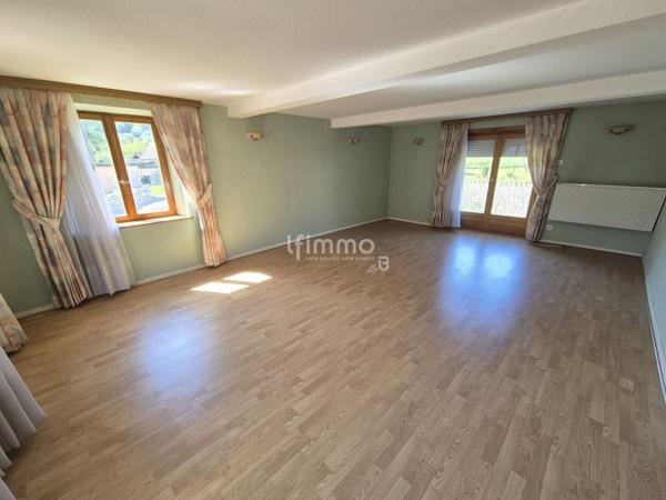 Maison d'environ 142 m2 habitables avec dépendances sous offre.