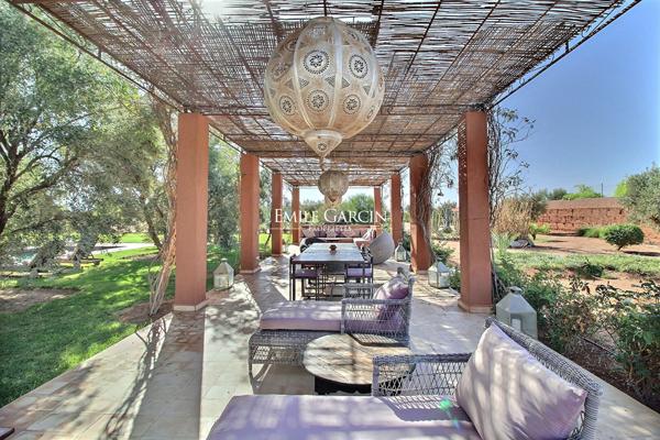 À vendre propriété contemporaine sur la route d'Amizmiz à Marrakech