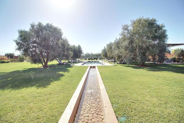 À vendre propriété contemporaine sur la route d'Amizmiz à Marrakech